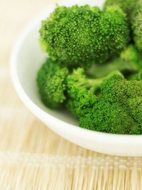 Causes Bloat: Raw Broccoli