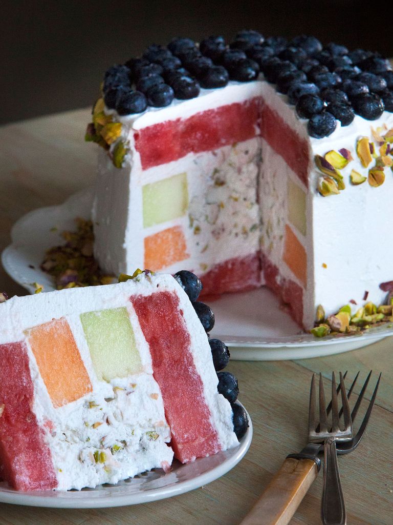 10-surprise-cake-recipes-how-to-make-cakes-hide-a-major-surprise