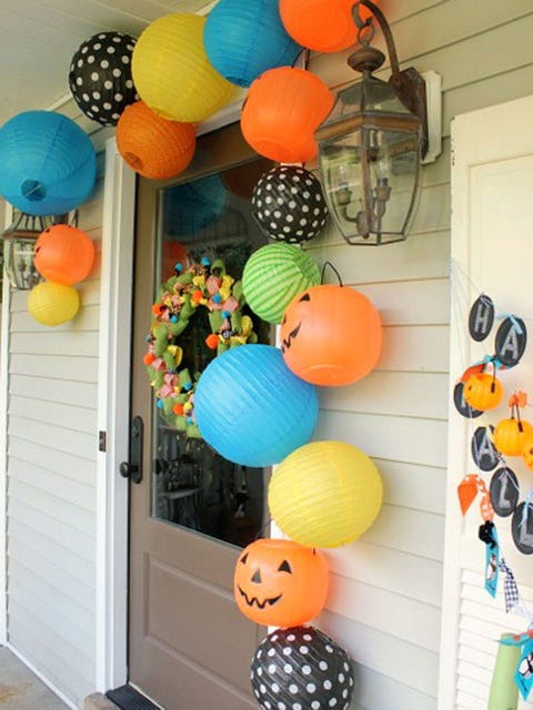 Paper lanterns and pumpkin buckets image