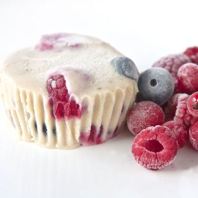 white chocolate cashew berry cups