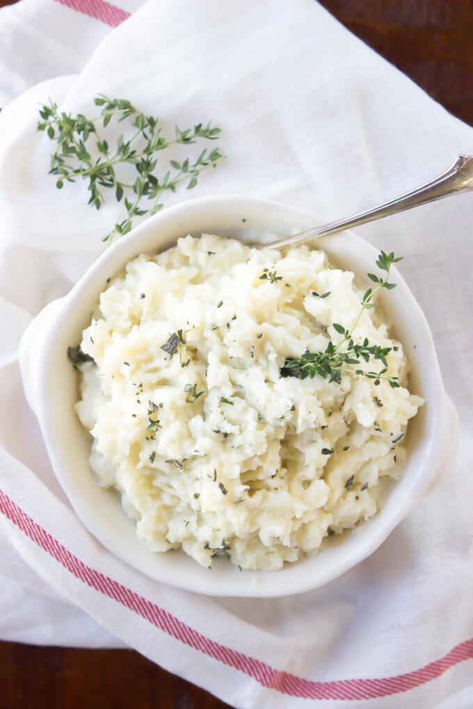 https://hips.hearstapps.com/redbook/assets/16/13/slow-cooker-garlic-herb-cauliflower-3.jpg