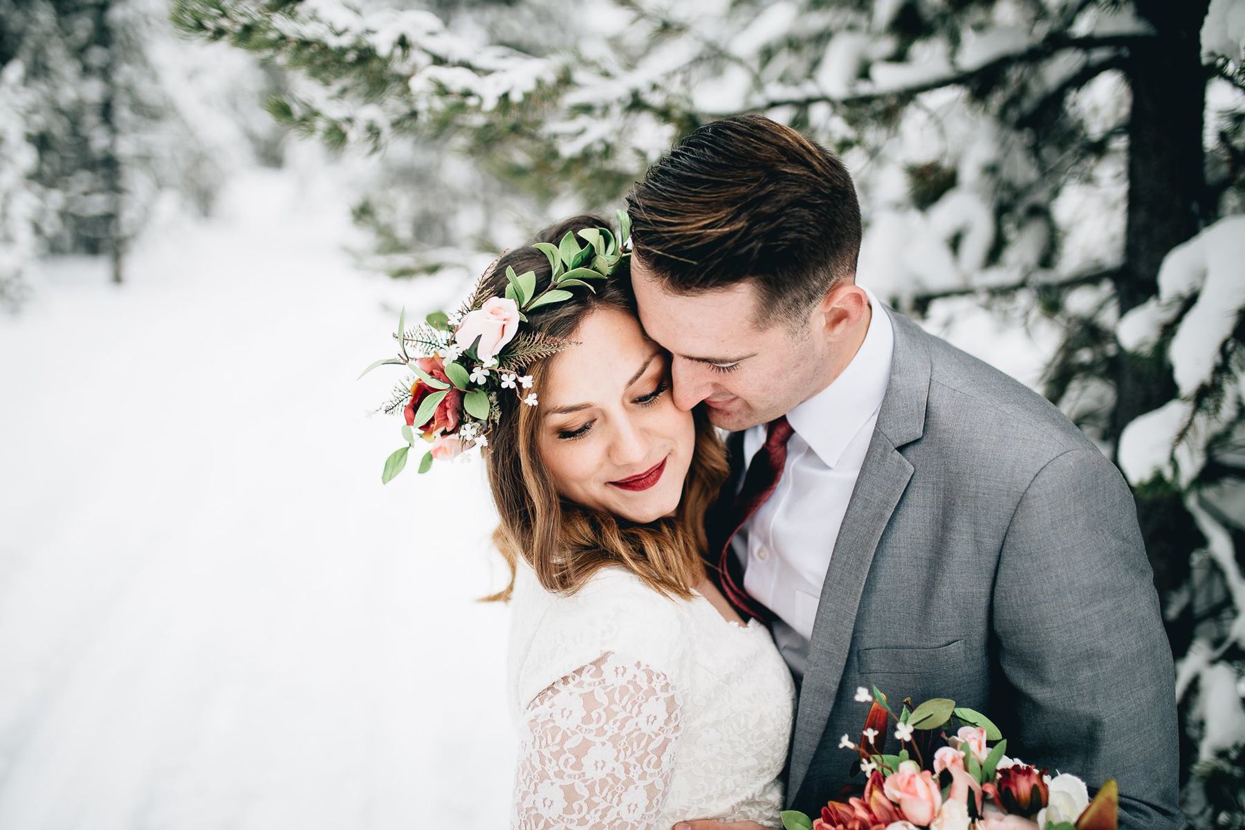 34 Snowy Wedding Photos That Will Make You Want to Get Married