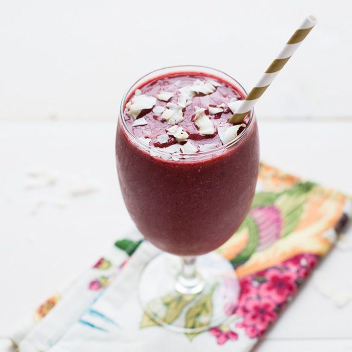 https://hips.hearstapps.com/redbook/assets/17/05/mango-berry-coconut_1.jpg