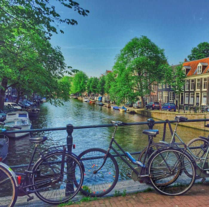 Bicycle, Waterway, Canal, Sky, Bicycle wheel, Vehicle, Mode of transport, Water, Cycling, Morning, 