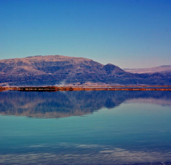 Sky, Body of water, Reflection, Nature, Blue, Water, Mountain, Lake, Mountainous landforms, Highland, 