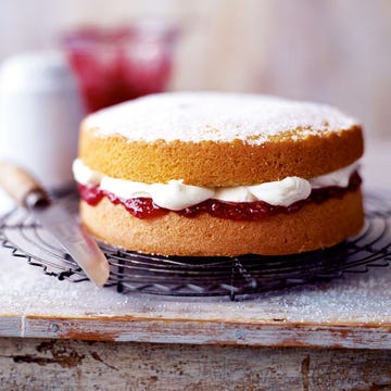 Food, Dish, Cuisine, Dessert, Ingredient, Baked goods, Sandwich Cookies, Sponge cake, Buttercream, Baking, 