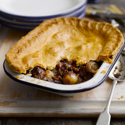 Shallot, steak and mushroom pie