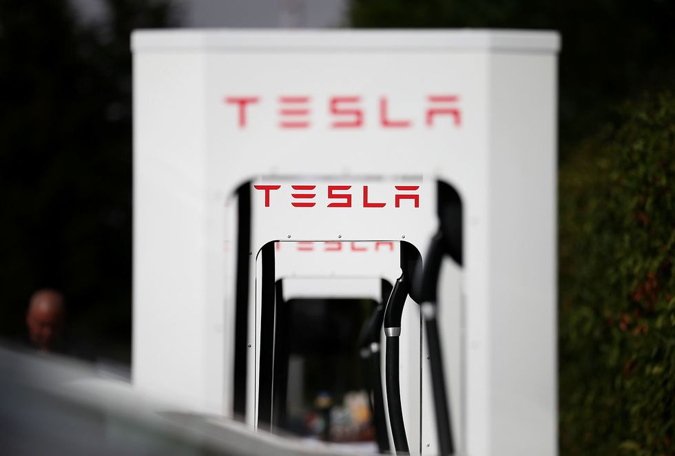 Tesla to launch battery-swap pilot program next week