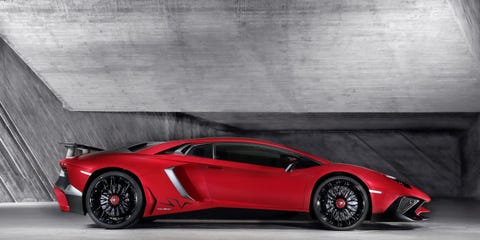15 Lamborghini Aventador Sv The Official Photos