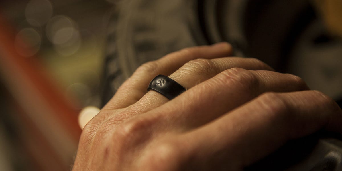 Silicone Wedding Band >> I ditched my wedding ring for a silicone band Silicone Wedding Band >> I ditched my wedding ring for a silicone band