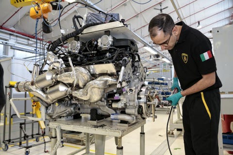 What it's like to build a Lamborghini V12 by hand