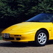 After the front-wheel-drive Lotus Elan ceased production in 1995, Kia purchased the rights to manufacture its own version, and dubbed it the Kia Elan. Virtually zero changes were made from the switch from British to South Korean production, except for some badges, of course.