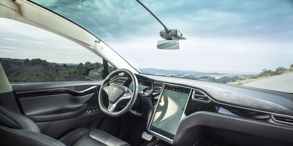 Tesla Owner Says It'll Cost Him $2300 to Replace Model X Windshield