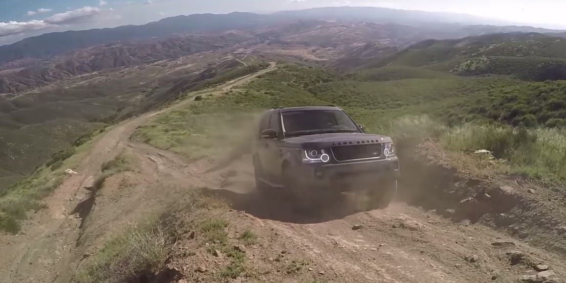 Off Roading The Lr4 Proves It S The Last Of The Old School Land Rovers