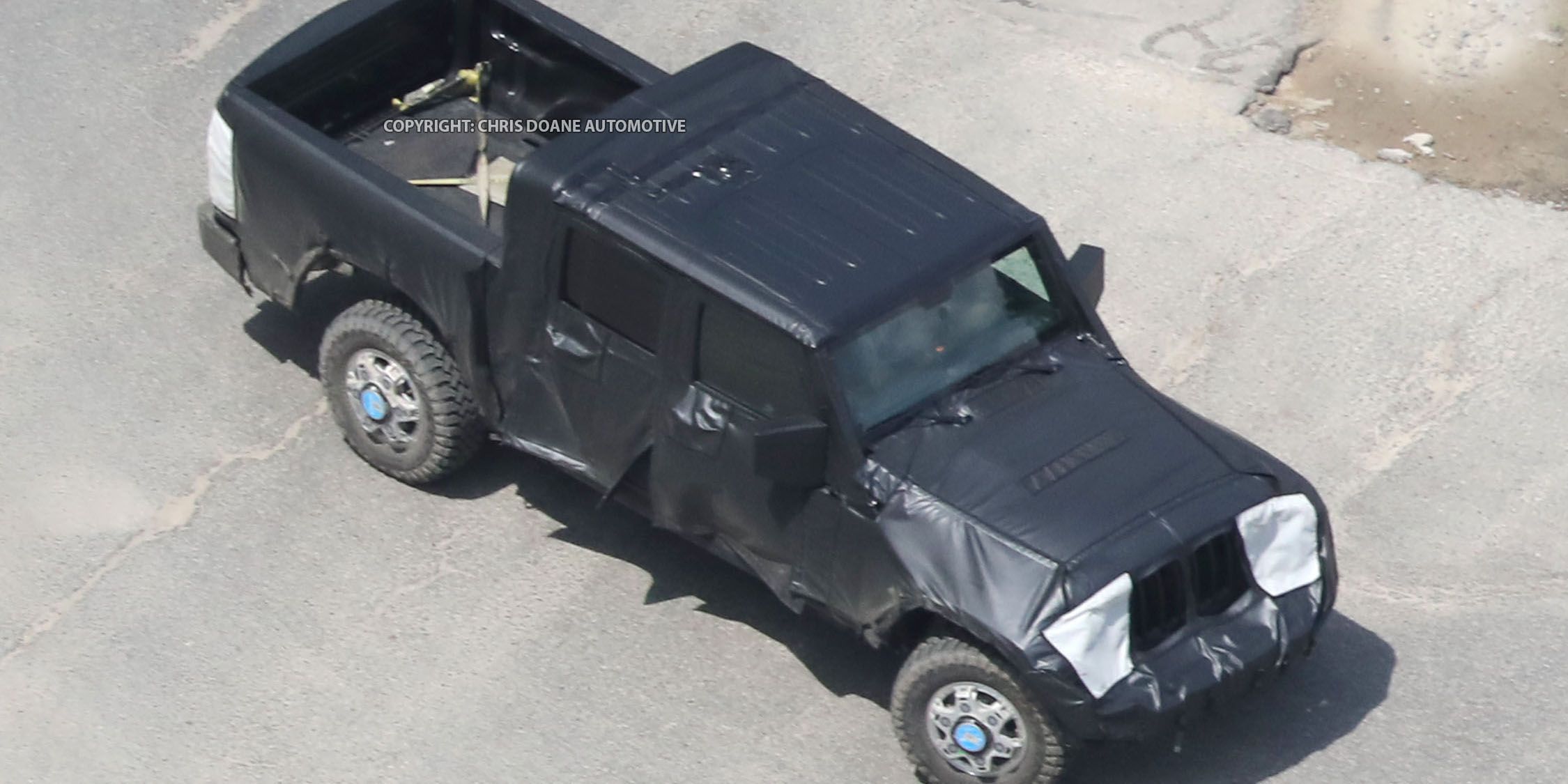 The Jeep Wrangler Pickup Will Debut in Mid-2018, Trackhawk in 2017