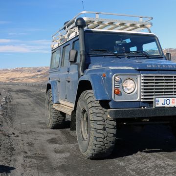 Land vehicle, Vehicle, Car, Off-road vehicle, Off-roading, Land rover defender, Automotive tire, Tire, Automotive exterior, Land rover series, 