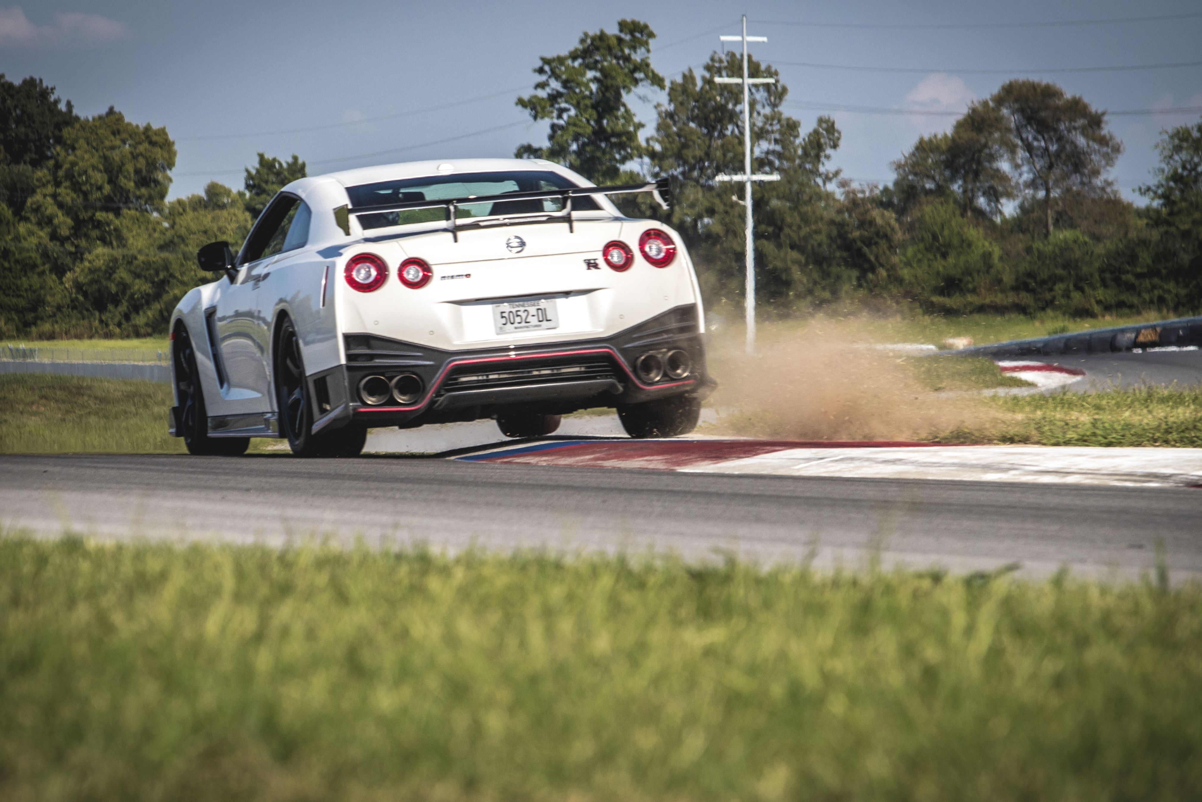 The 17 Nissan Gt R Nismo Is Suddenly An Analog Sports Car