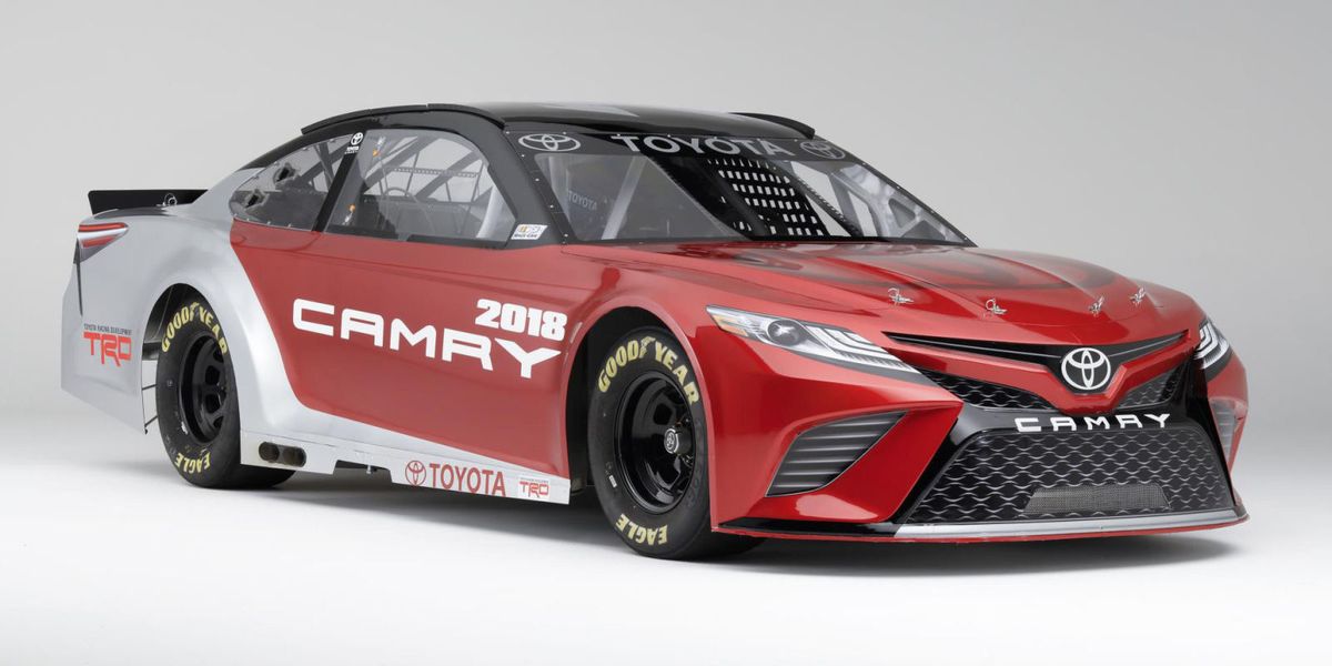 Toyota Camry da Nascar com 709 cv é colocado à venda nos EUA