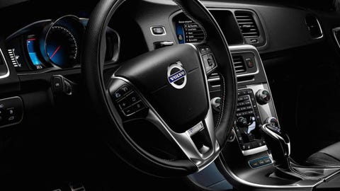 Photos: 2015 Volvo V60 Diesel Hybrid R-Design Photos: 2015 Volvo V60 Diesel Hybrid R-Design
