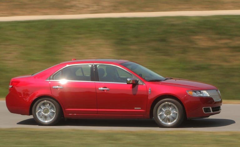 https://hips.hearstapps.com/roa.h-cdn.co/assets/cm/14/47/1280x782/546b6c1c30284_-_2011-lincoln-mkz-hybrid-lg.jpg?resize=768:*