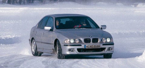 Mode of transport, Automotive design, Automotive tire, Vehicle, Vehicle registration plate, Automotive exterior, Hood, Car, Headlamp, Rim, Mode of transport, Automotive design, Automotive tire, Vehicle, Vehicle registration plate, Automotive exterior, Hood, Car, Headlamp, Rim,