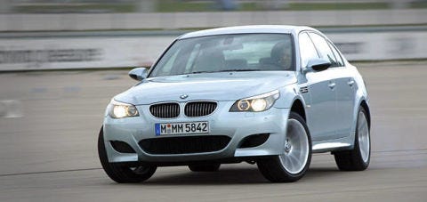 Tire, Motor vehicle, Automotive mirror, Mode of transport, Automotive design, Daytime, Vehicle, Vehicle registration plate, Transport, Land vehicle, Tire, Motor vehicle, Automotive mirror, Mode of transport, Automotive design, Daytime, Vehicle, Vehicle registration plate, Transport, Land vehicle,