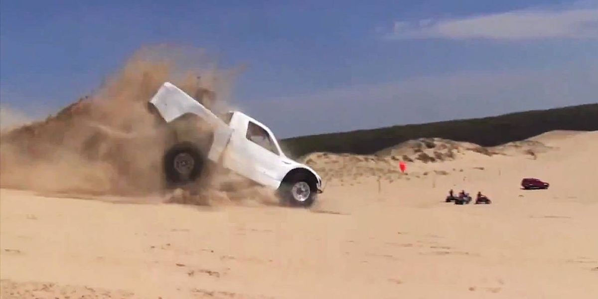 Ford Raptor Sand Dune Jump and Crash Video - Raptor Crashed After Huge ...