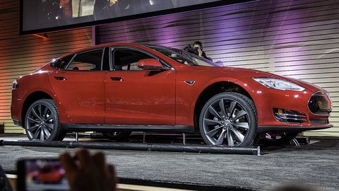 Fast Battery Swaps For Tesla Model S Process Demoed In