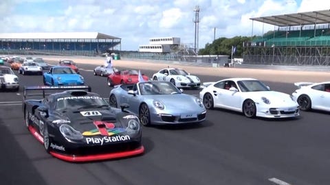 Porsche sets a world record with 1208 911 models at Silverstone