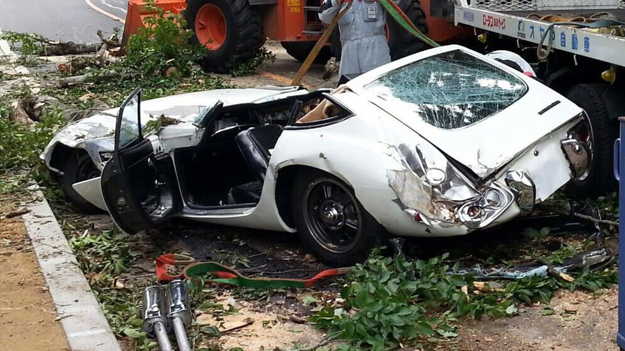 Tree Crushes Priceless Vintage Toyota 00gt Supercar In Japan