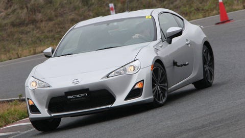 Scion Fr S Vs Subaru Brz The Same But Diffe Roadandtrack 2017 Scion Fr S