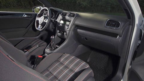Motor vehicle, Steering part, Steering wheel, Center console, Vehicle door, Vehicle audio, Personal luxury car, Car seat, Fixture, Car seat cover, 