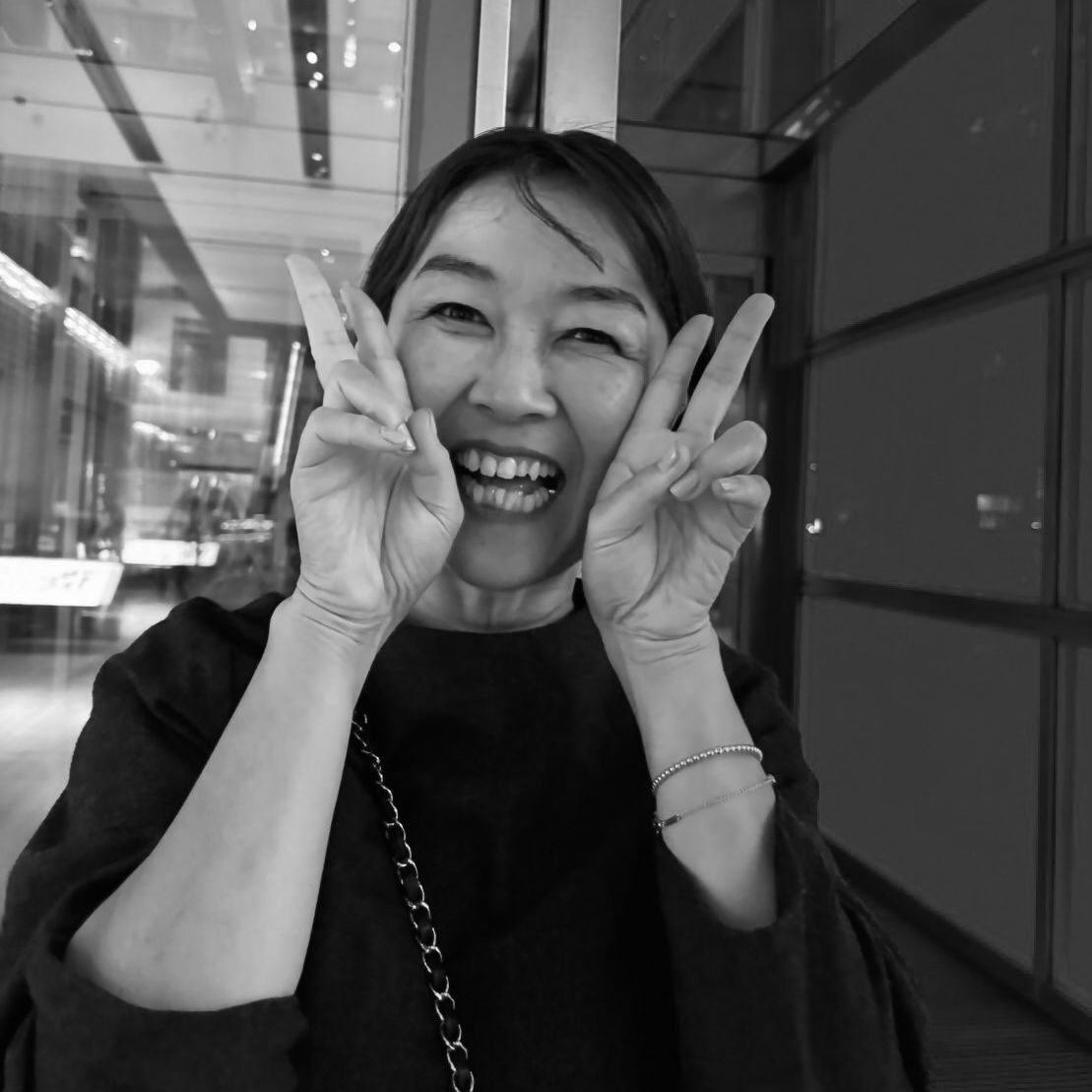 サンローラン」の“スモーキングジャケット”。伝説の女性が愛した一着 サンローラン」の“スモーキングジャケット”。伝説の女性が愛した一着