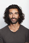 Headshot of Justin Baldoni