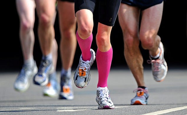 Footwear, Leg, Human leg, Shoe, Joint, Athletic shoe, Sportswear, Knee, Calf, Muscle, 