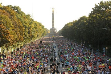 Crowd, People, Audience, Tourism, Landmark, Tower, Public event, Pilgrimage, Tourist attraction, Monument, 