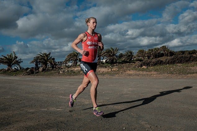 Human leg, Endurance sports, Sports uniform, Running, Active shorts, Asphalt, Summer, Shorts, Athletic shoe, Long-distance running, 