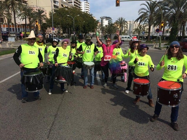 Drum, Musical instrument, Membranophone, Musician, Percussion, Marching percussion, Drumhead, Team, Band plays, Street, 