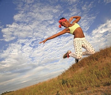 Cloud, Human leg, People in nature, Summer, Rejoicing, Grassland, Waist, Knee, Exercise, Abdomen, 