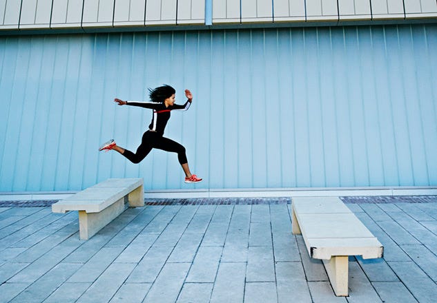 Human body, Human leg, Leisure, People in nature, Knee, Outdoor furniture, Active pants, Outdoor bench, Calf, Playing sports, 