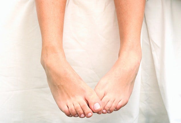 Toe, Skin, Human leg, Joint, Barefoot, Foot, Ankle, Nail, Calf, Close-up, 