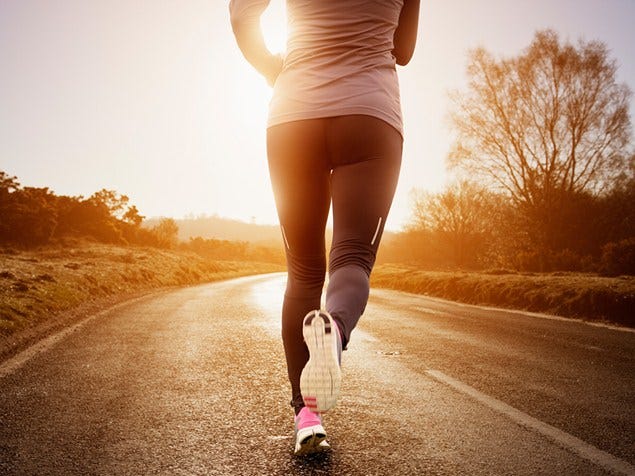 Human leg, Joint, Sunlight, People in nature, Waist, Asphalt, Running, Light, Physical fitness, Knee, 