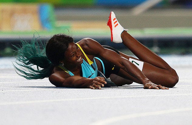 Human leg, Elbow, Knee, Track and field athletics, Thigh, Muscle, Calf, Flag, Undergarment, Athlete, 