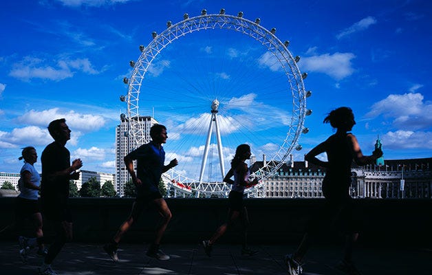 Sky, Water, Architecture, Fun, Recreation, Tourist attraction, Cloud, Leisure, Running, Crowd, 