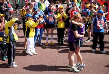 Whilst some runners were struggling with the heat, others were getting down on one knee at this year’s London Marathon.