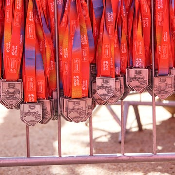 A record number of people enter 2019 London Marathon According to official figures from London Marathon organisers, the Virgin Money London Marathon broke its own world record as 414,168 people entered the ballot.