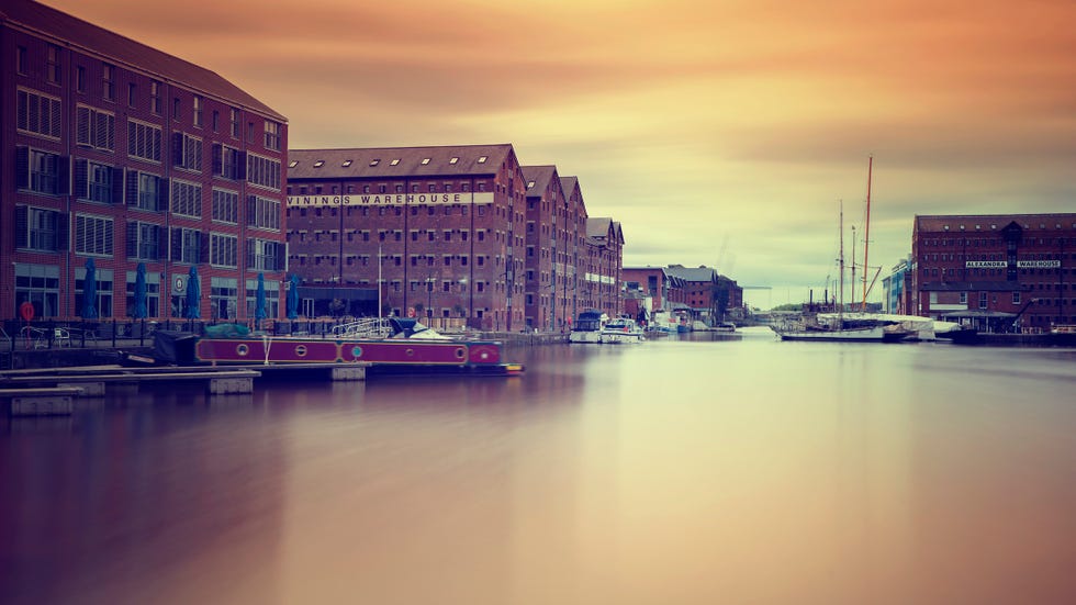 Sky, Water, Waterway, Cloud, City, Daytime, River, Urban area, Architecture, Morning, 