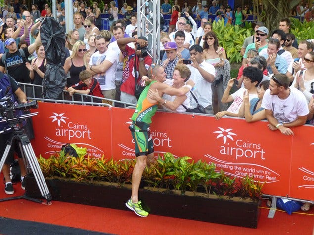 Human leg, Endurance sports, Athletic shoe, Active shorts, Crowd, Long-distance running, Muscle, Audience, Jersey, Championship, 