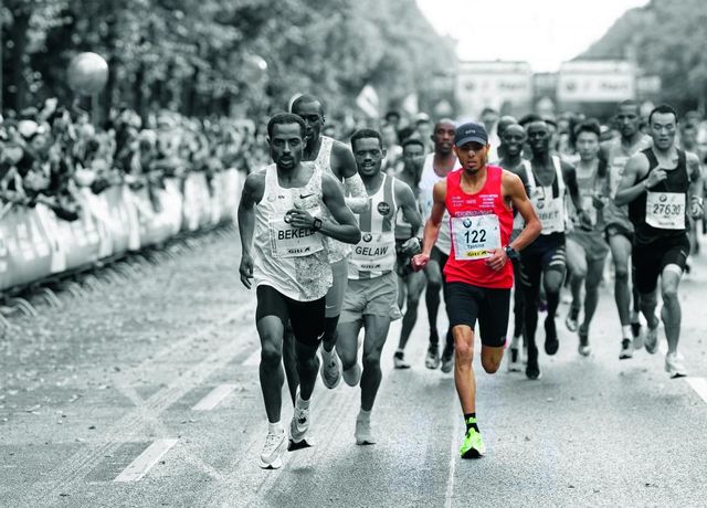 Yassine El Fathaoui nelle prime fila alla partenza della Maratona di Berlino 2019 al fianco di Kenesisa Bekele.&nbsp;