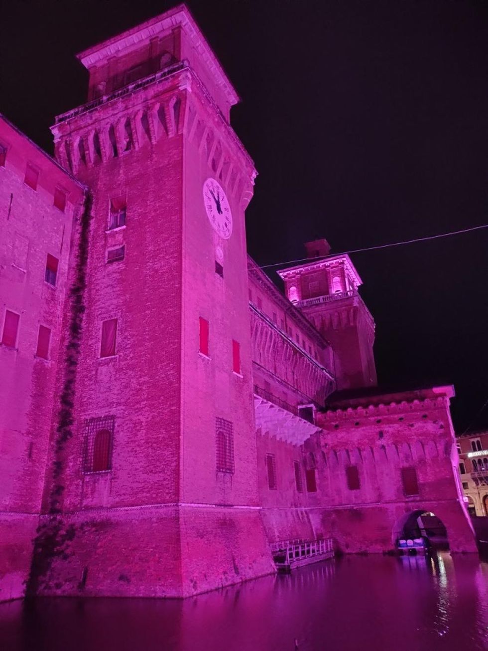 Il Castello estense per la settimana rosa, la Pink Week